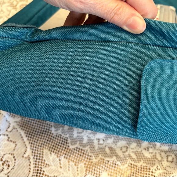 OGIO Crossbody Laptop Tablet Book Bag - Picture 13 of 15